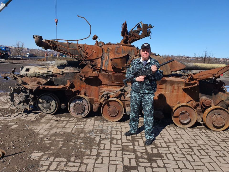 Эксклюзивное интервью военкора агентства ANNA NEWS Марии Коледа с полковником в отставке Эдуардом Валерьевичем Турманом — заместителем председателя профсоюза сотрудников органов внутренних дел по Санкт-Петербургу и... Эксклюзивное интервью военкора агентства ANNA NEWS Марии Коледа с полковником в отставке Эдуардом Валерьевичем Турманом — заместителем председателя профсоюза сотрудников органов внутренних дел по Санкт-Петербургу и...