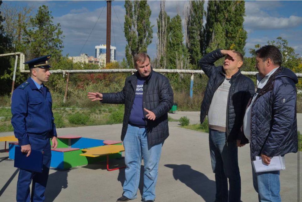 Прокуратура в Симферополе проверяет жалобы граждан, поступившие на «горячую линию» Прокуратура в Симферополе проверяет жалобы граждан, поступившие на «горячую линию»