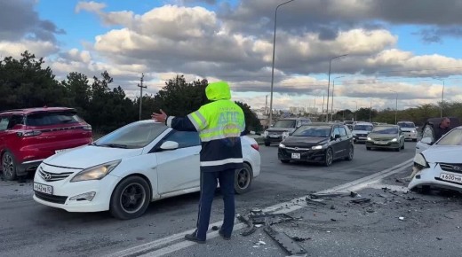 Пять автомобилей столкнулись в Севастополе