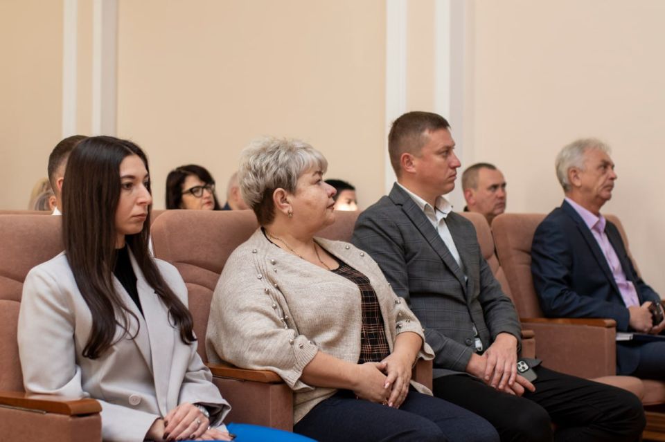 В Симферополе состоялось оперативно-хозяйственное совещание, в ходе которого руководители структурных подразделений отчитались о проделанной работе В Симферополе состоялось оперативно-хозяйственное совещание, в ходе которого руководители структурных подразделений отчитались о проделанной работе