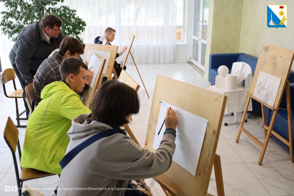 Почти 500 старшеклассников посетили день открытых дверей в колледжах и техникумах Почти 500 старшеклассников посетили день открытых дверей в колледжах и техникумах