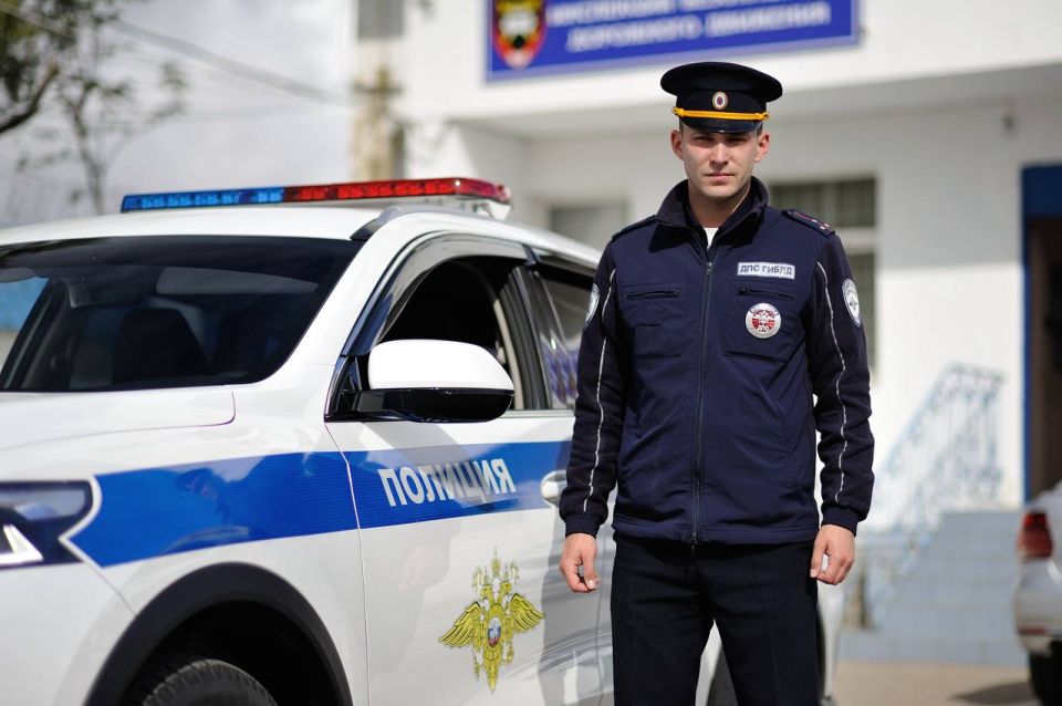 Доброе утро! Хорошей и продуктивной трудовой недели желает командир отделения дорожно-патрульной службы ОГАИ ОМВД России по г. Евпатории старший лейтенант полиции Иван Котович