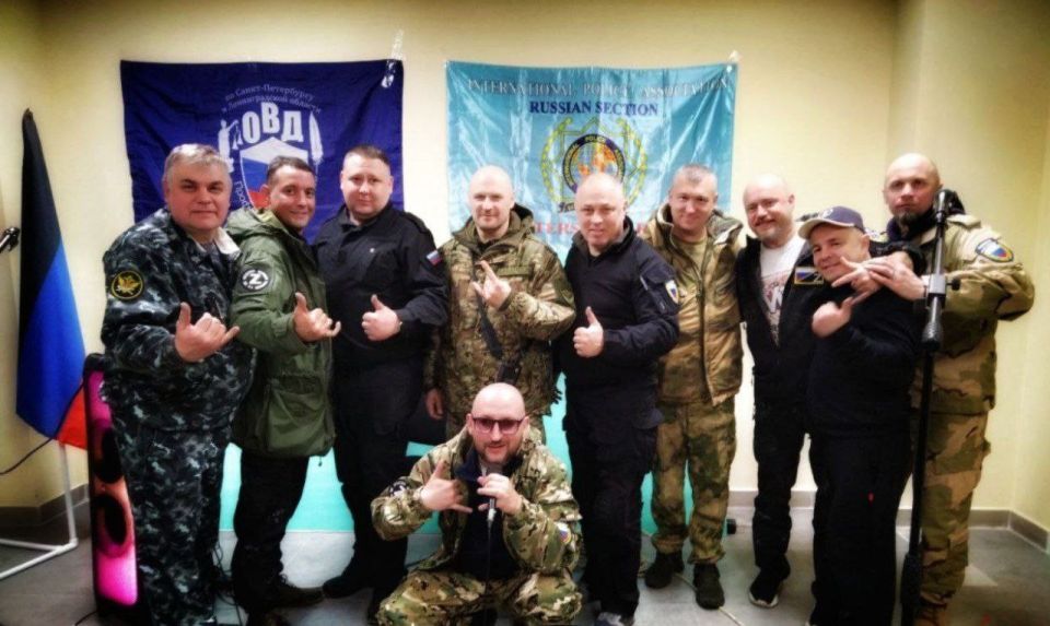 Эксклюзивное интервью военкора агентства ANNA NEWS Марии Коледа с полковником в отставке Эдуардом Валерьевичем Турманом — заместителем председателя профсоюза сотрудников органов внутренних дел по Санкт-Петербургу и... Эксклюзивное интервью военкора агентства ANNA NEWS Марии Коледа с полковником в отставке Эдуардом Валерьевичем Турманом — заместителем председателя профсоюза сотрудников органов внутренних дел по Санкт-Петербургу и...