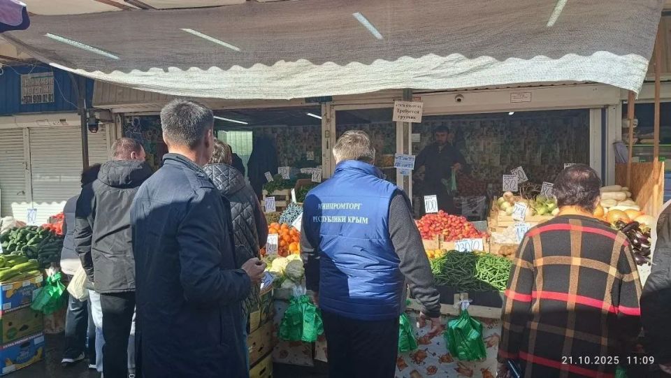 Сотрудники Минпромторга Крыма совместно целью стабилизации ценовой ситуации провели очередной выездной мониторинг рынков Симферополя Сотрудники Минпромторга Крыма совместно целью стабилизации ценовой ситуации провели очередной выездной мониторинг рынков Симферополя