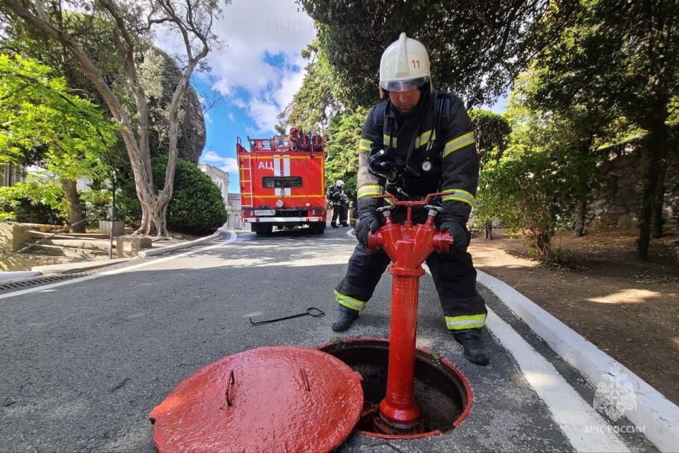 В "Юсуповском дворцово - парковом, садовом комплексе" ФГБУ "Комплекс "Крым" Управления делами Президента Российской Федерации ликвидировали условный пожар В "Юсуповском дворцово - парковом, садовом комплексе" ФГБУ "Комплекс "Крым" Управления делами Президента Российской Федерации ликвидировали условный пожар
