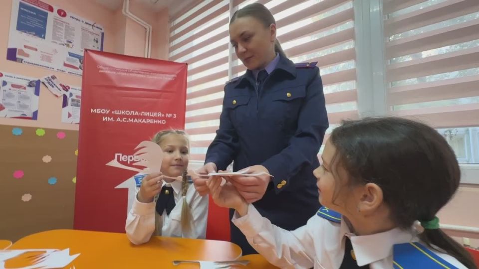 Офицеры СК из Крыма и воспитанники ведомственных кадетских классов присоединились к Всероссийской акции «Дни белых журавлей»