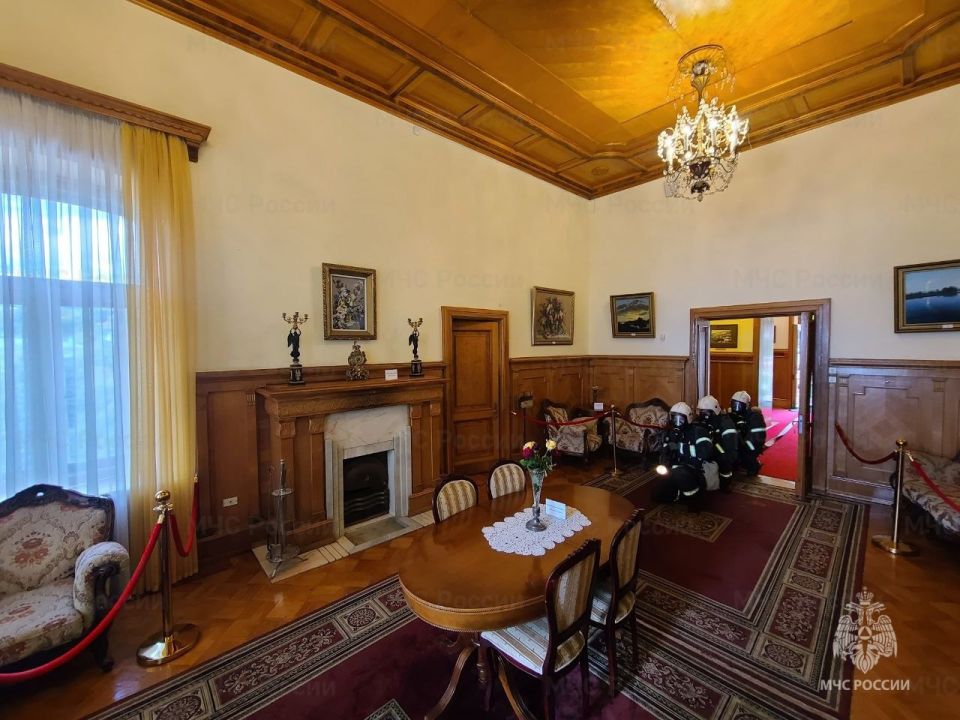 В "Юсуповском дворцово - парковом, садовом комплексе" ФГБУ "Комплекс "Крым" Управления делами Президента Российской Федерации ликвидировали условный пожар В "Юсуповском дворцово - парковом, садовом комплексе" ФГБУ "Комплекс "Крым" Управления делами Президента Российской Федерации ликвидировали условный пожар