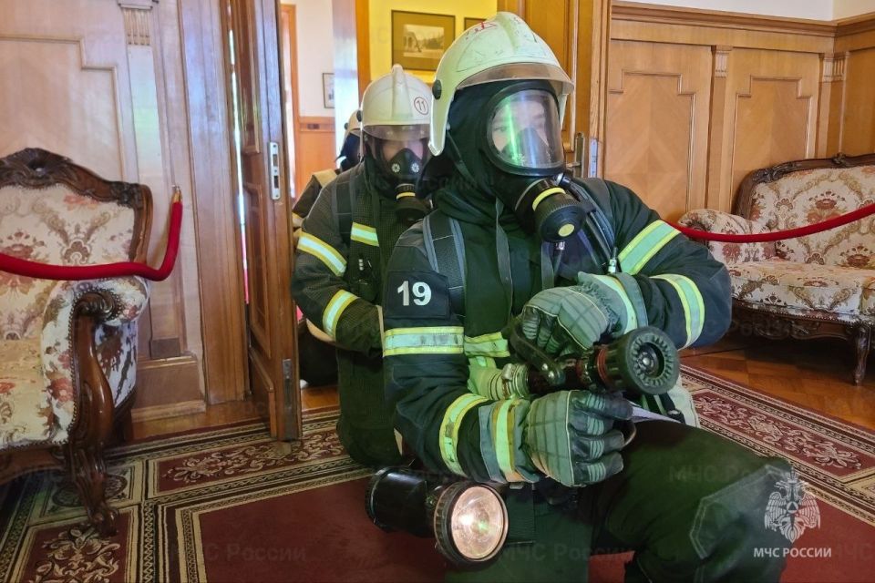 В "Юсуповском дворцово - парковом, садовом комплексе" ФГБУ "Комплекс "Крым" Управления делами Президента Российской Федерации ликвидировали условный пожар В "Юсуповском дворцово - парковом, садовом комплексе" ФГБУ "Комплекс "Крым" Управления делами Президента Российской Федерации ликвидировали условный пожар