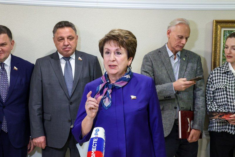 Екатерина Алтабаева: В Совете Федерации открылась выставка живописи и фалеристики «Херсонес Таврический – место силы и духа России» Екатерина Алтабаева: В Совете Федерации открылась выставка живописи и фалеристики «Херсонес Таврический – место силы и духа России»