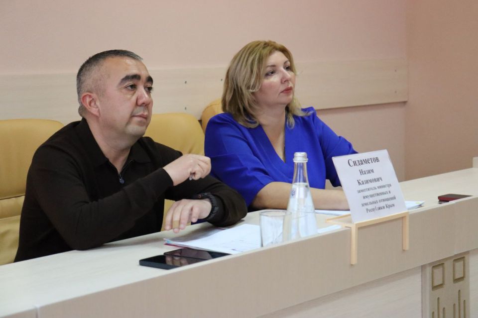 Инна Федоренко: Сегодня заместитель министра имущественных и земельных отношений Республики Крым Назим Казимович Сидаметов провел выездное совещание по вопросам оформления прав собственности в СНТ для председателей и наших... Инна Федоренко: Сегодня заместитель министра имущественных и земельных отношений Республики Крым Назим Казимович Сидаметов провел выездное совещание по вопросам оформления прав собственности в СНТ для председателей и наших...