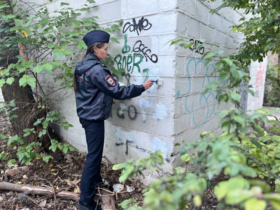 В Севастополе сотрудники наркоконтроля провели акцию «Закрась опасность!» в рамках второго этапа Общероссийской акции «Сообщи, где торгуют смертью!» В Севастополе сотрудники наркоконтроля провели акцию «Закрась опасность!» в рамках второго этапа Общероссийской акции «Сообщи, где торгуют смертью!»