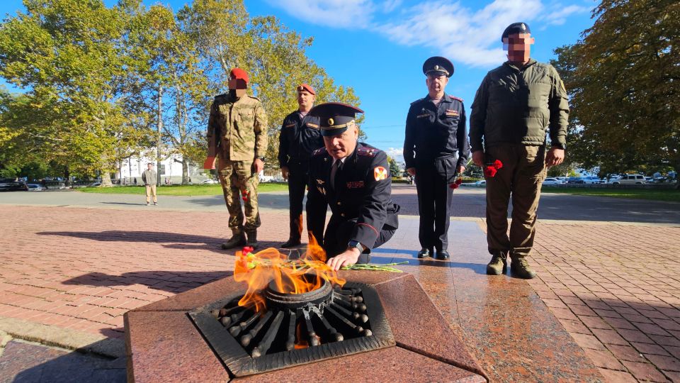 Военнослужащие и сотрудники Управления координации деятельности подразделений Росгвардии по городу Севастополю, Главного управления Росгвардии по Республике Крым и городу Севастополю отметили 7-ую годовщину со дня образования