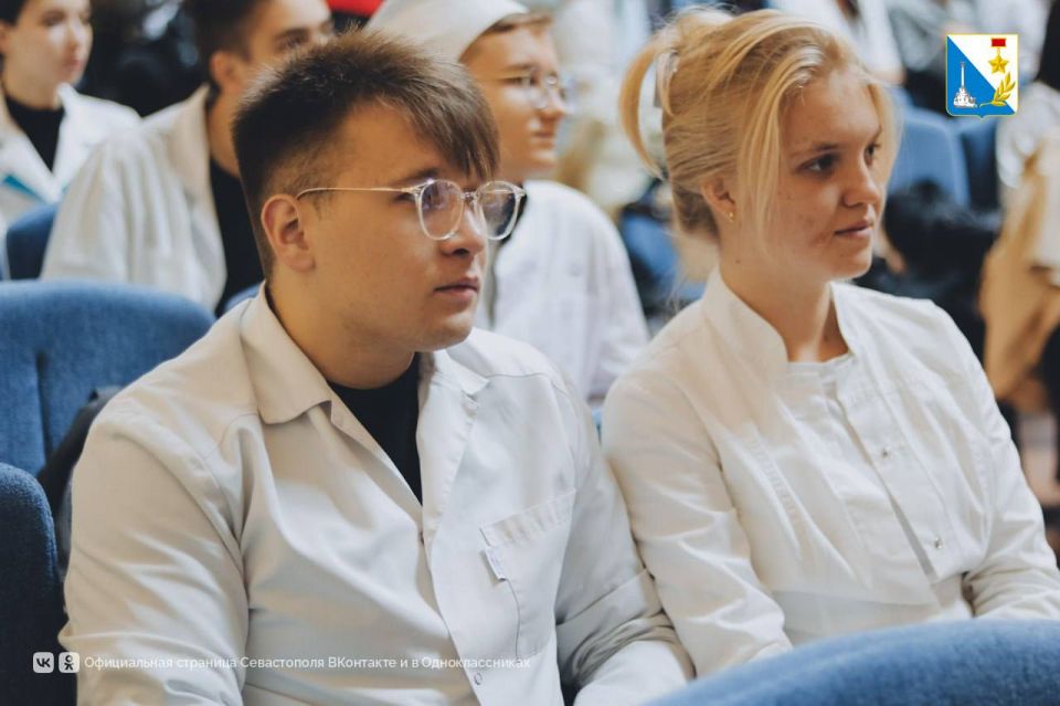 Наши будущие врачи дали клятву Наши будущие врачи дали клятву