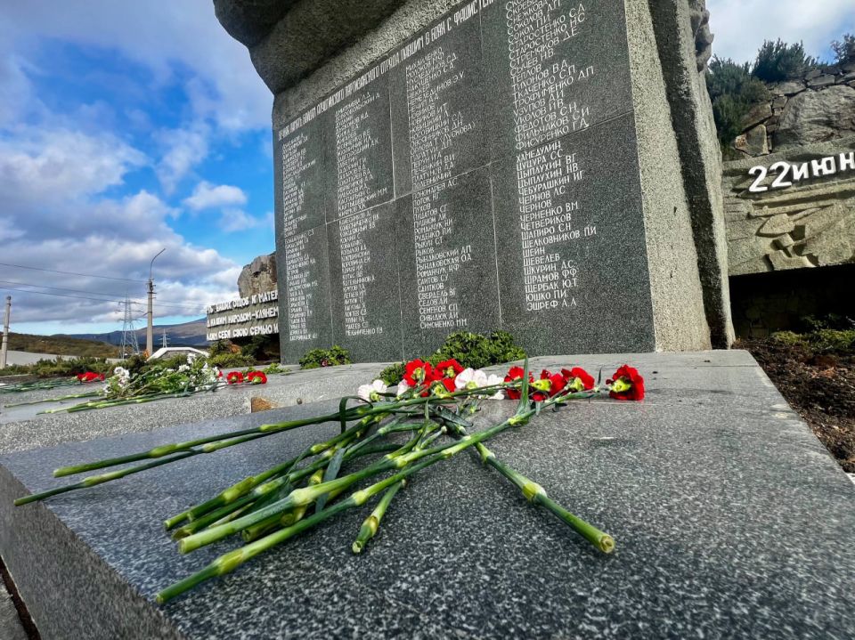 Сотрудники Алуштинского аварийно-спасательного отряда ГКУ РК «КРЫМ-СПАС» приняли участие в мероприятии, посвященном Дню памяти и славы крымских партизан и подпольщиков, который будет отмечаться 23 октября Сотрудники Алуштинского аварийно-спасательного отряда ГКУ РК «КРЫМ-СПАС» приняли участие в мероприятии, посвященном Дню памяти и славы крымских партизан и подпольщиков, который будет отмечаться 23 октября