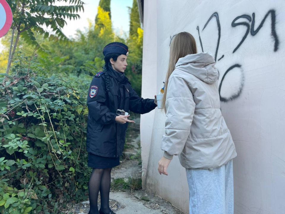 В Севастополе сотрудники наркоконтроля провели акцию «Закрась опасность!» в рамках второго этапа Общероссийской акции «Сообщи, где торгуют смертью!» В Севастополе сотрудники наркоконтроля провели акцию «Закрась опасность!» в рамках второго этапа Общероссийской акции «Сообщи, где торгуют смертью!»