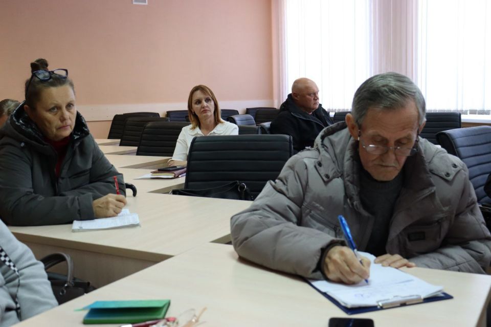 Инна Федоренко: Сегодня заместитель министра имущественных и земельных отношений Республики Крым Назим Казимович Сидаметов провел выездное совещание по вопросам оформления прав собственности в СНТ для председателей и наших... Инна Федоренко: Сегодня заместитель министра имущественных и земельных отношений Республики Крым Назим Казимович Сидаметов провел выездное совещание по вопросам оформления прав собственности в СНТ для председателей и наших...