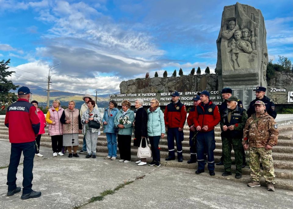 Сотрудники Алуштинского аварийно-спасательного отряда ГКУ РК «КРЫМ-СПАС» приняли участие в мероприятии, посвященном Дню памяти и славы крымских партизан и подпольщиков, который будет отмечаться 23 октября Сотрудники Алуштинского аварийно-спасательного отряда ГКУ РК «КРЫМ-СПАС» приняли участие в мероприятии, посвященном Дню памяти и славы крымских партизан и подпольщиков, который будет отмечаться 23 октября