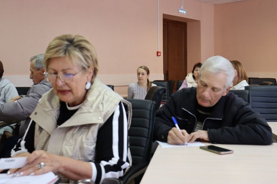 Инна Федоренко: Сегодня заместитель министра имущественных и земельных отношений Республики Крым Назим Казимович Сидаметов провел выездное совещание по вопросам оформления прав собственности в СНТ для председателей и наших... Инна Федоренко: Сегодня заместитель министра имущественных и земельных отношений Республики Крым Назим Казимович Сидаметов провел выездное совещание по вопросам оформления прав собственности в СНТ для председателей и наших...