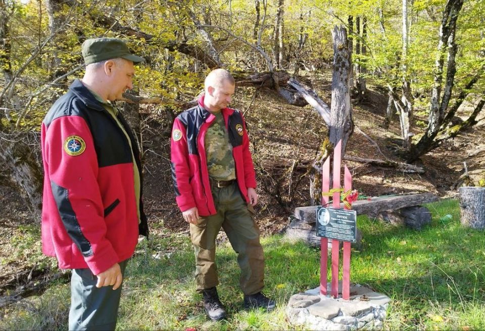 По местам боевой славы. В честь Дня памяти и славы крымских партизан и подпольщиков, который отмечается 23 октября, спасатели ГКУ РК «КРЫМ-СПАС» во взаимодействии с сотрудниками ФГБУ «Комплекс «Крым» провели двухдневный... По местам боевой славы. В честь Дня памяти и славы крымских партизан и подпольщиков, который отмечается 23 октября, спасатели ГКУ РК «КРЫМ-СПАС» во взаимодействии с сотрудниками ФГБУ «Комплекс «Крым» провели двухдневный...