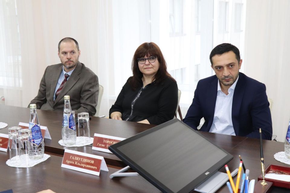 Представители Министерства юстиции Республики Крым приняли участие во встрече с коллегами из Республики Татарстан, посвященной развитию системы оказания бесплатной юридической помощи гражданам Представители Министерства юстиции Республики Крым приняли участие во встрече с коллегами из Республики Татарстан, посвященной развитию системы оказания бесплатной юридической помощи гражданам