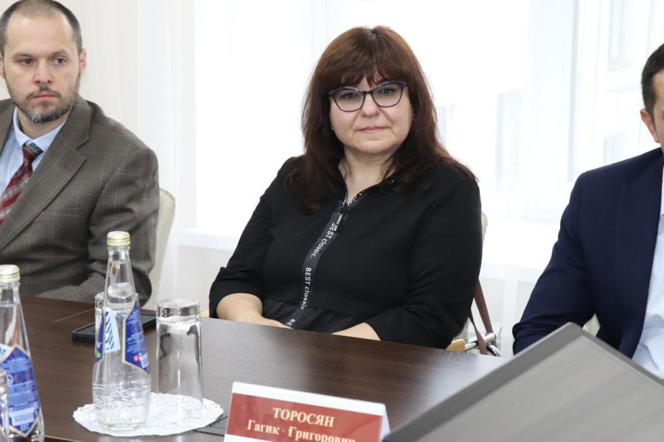 Представители Министерства юстиции Республики Крым приняли участие во встрече с коллегами из Республики Татарстан, посвященной развитию системы оказания бесплатной юридической помощи гражданам Представители Министерства юстиции Республики Крым приняли участие во встрече с коллегами из Республики Татарстан, посвященной развитию системы оказания бесплатной юридической помощи гражданам
