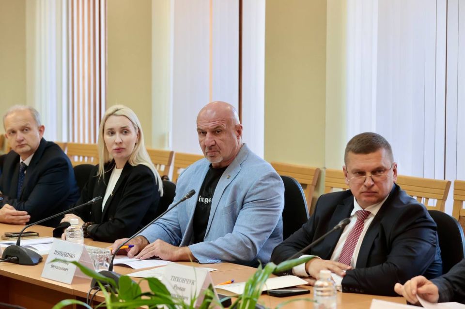 В Госсовете Крыма обсудили господдержку агропромышленного комплекса и развитие сельских территорий В Госсовете Крыма обсудили господдержку агропромышленного комплекса и развитие сельских территорий
