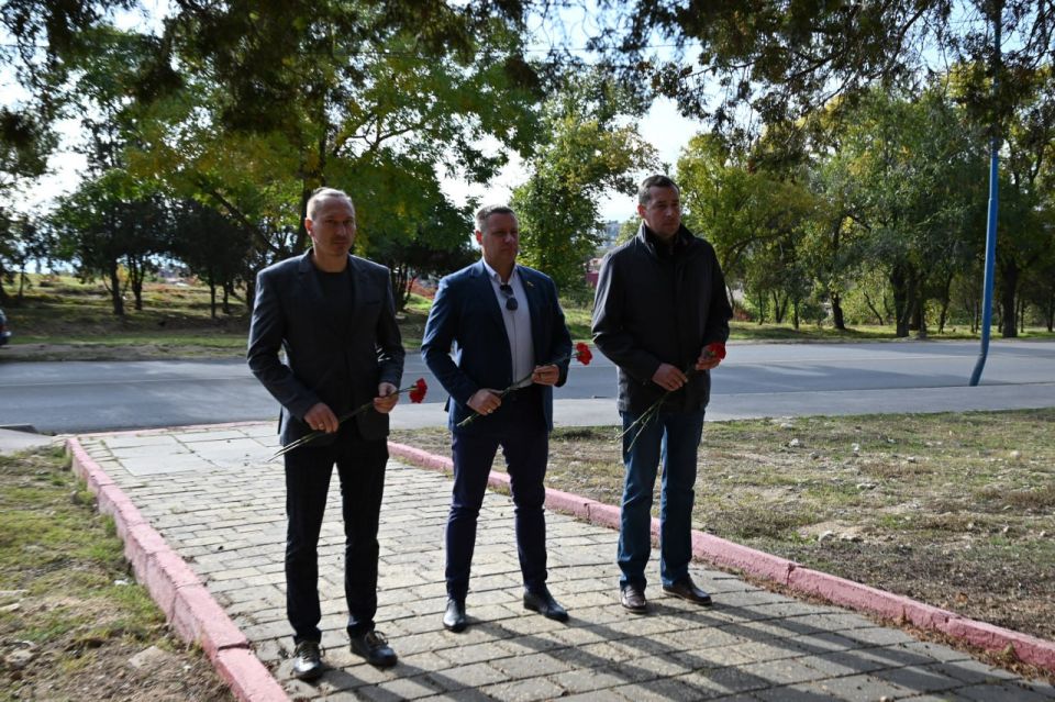 В Керчи почтили память крымских партизан и подпольщиков В Керчи почтили память крымских партизан и подпольщиков
