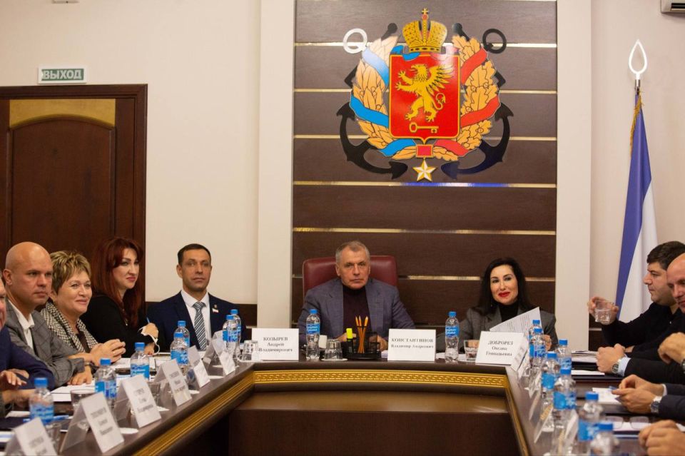 В Керчи строятся новые спортивные объекты, ремонтируются дороги, развиваются предприятия В Керчи строятся новые спортивные объекты, ремонтируются дороги, развиваются предприятия