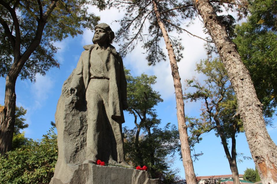 В Керчи почтили память крымских партизан и подпольщиков В Керчи почтили память крымских партизан и подпольщиков