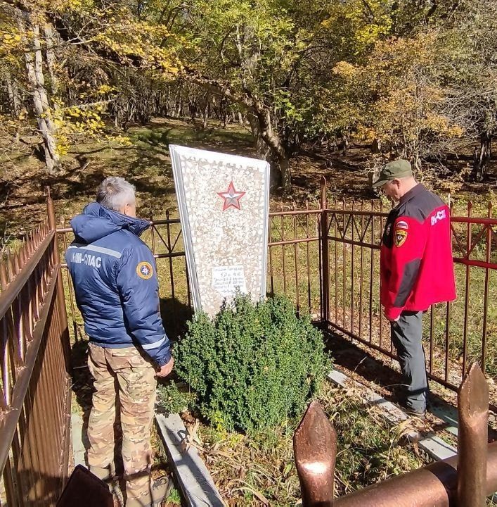 По местам боевой славы. В честь Дня памяти и славы крымских партизан и подпольщиков, который отмечается 23 октября, спасатели ГКУ РК «КРЫМ-СПАС» во взаимодействии с сотрудниками ФГБУ «Комплекс «Крым» провели двухдневный... По местам боевой славы. В честь Дня памяти и славы крымских партизан и подпольщиков, который отмечается 23 октября, спасатели ГКУ РК «КРЫМ-СПАС» во взаимодействии с сотрудниками ФГБУ «Комплекс «Крым» провели двухдневный...