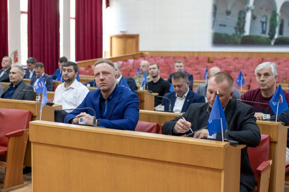 В Симферополе прошла внеочередная сессия городского совета В Симферополе прошла внеочередная сессия городского совета