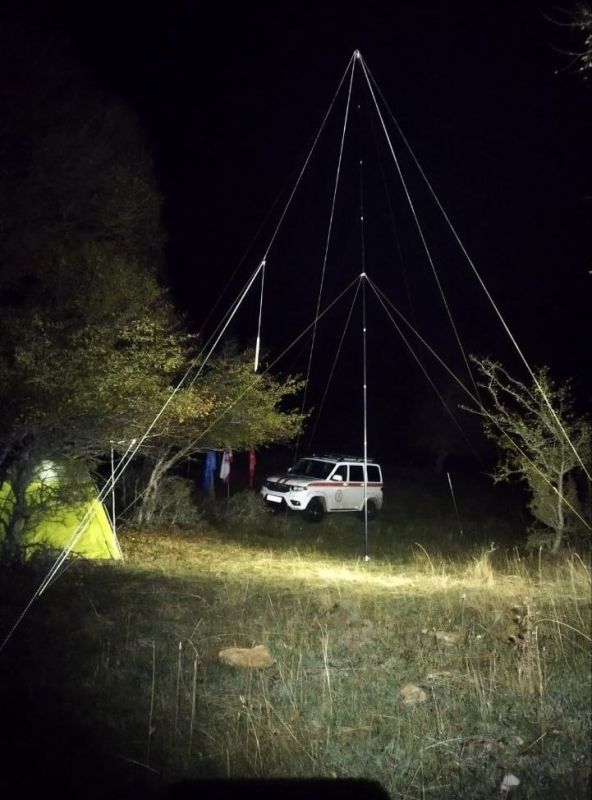 По местам боевой славы. В честь Дня памяти и славы крымских партизан и подпольщиков, который отмечается 23 октября, спасатели ГКУ РК «КРЫМ-СПАС» во взаимодействии с сотрудниками ФГБУ «Комплекс «Крым» провели двухдневный... По местам боевой славы. В честь Дня памяти и славы крымских партизан и подпольщиков, который отмечается 23 октября, спасатели ГКУ РК «КРЫМ-СПАС» во взаимодействии с сотрудниками ФГБУ «Комплекс «Крым» провели двухдневный...