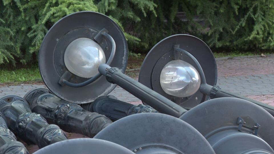 Капитальный ремонт стартовал в симферопольском сквере Республики, где установлен памятник «Вежливым людям» Капитальный ремонт стартовал в симферопольском сквере Республики, где установлен памятник «Вежливым людям»