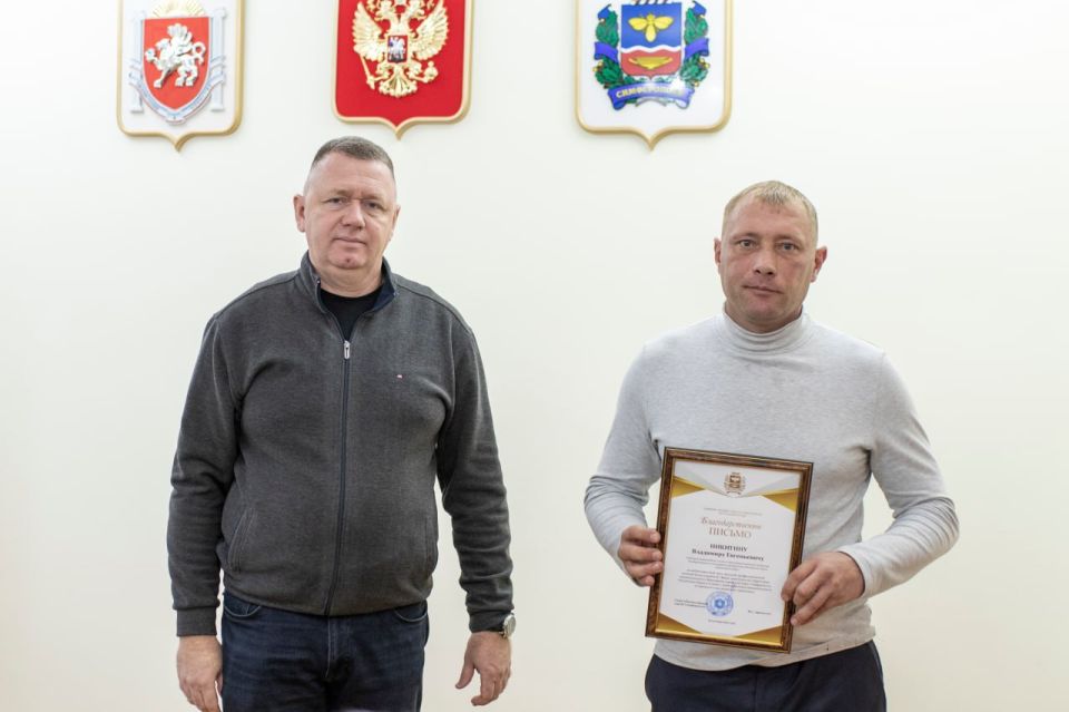 Михаил Афанасьев: Накануне Дня работников автомобильного и городского пассажирского транспорта вручил награды представителям отрасли Михаил Афанасьев: Накануне Дня работников автомобильного и городского пассажирского транспорта вручил награды представителям отрасли