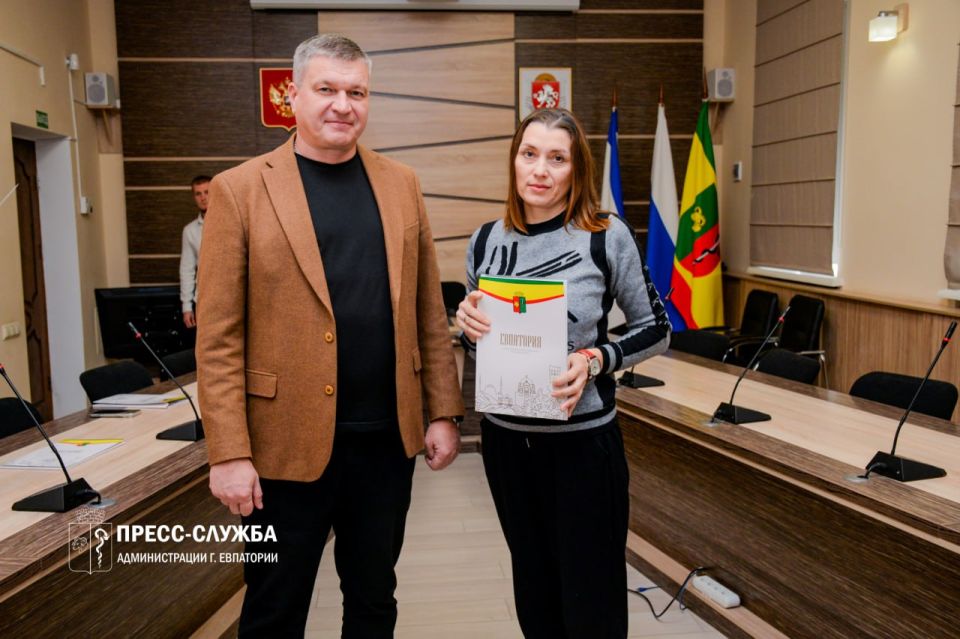 Жители Евпатории получили земельные участки и ключи от квартиры Жители Евпатории получили земельные участки и ключи от квартиры