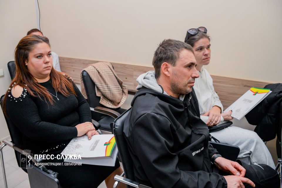 Жители Евпатории получили земельные участки и ключи от квартиры Жители Евпатории получили земельные участки и ключи от квартиры