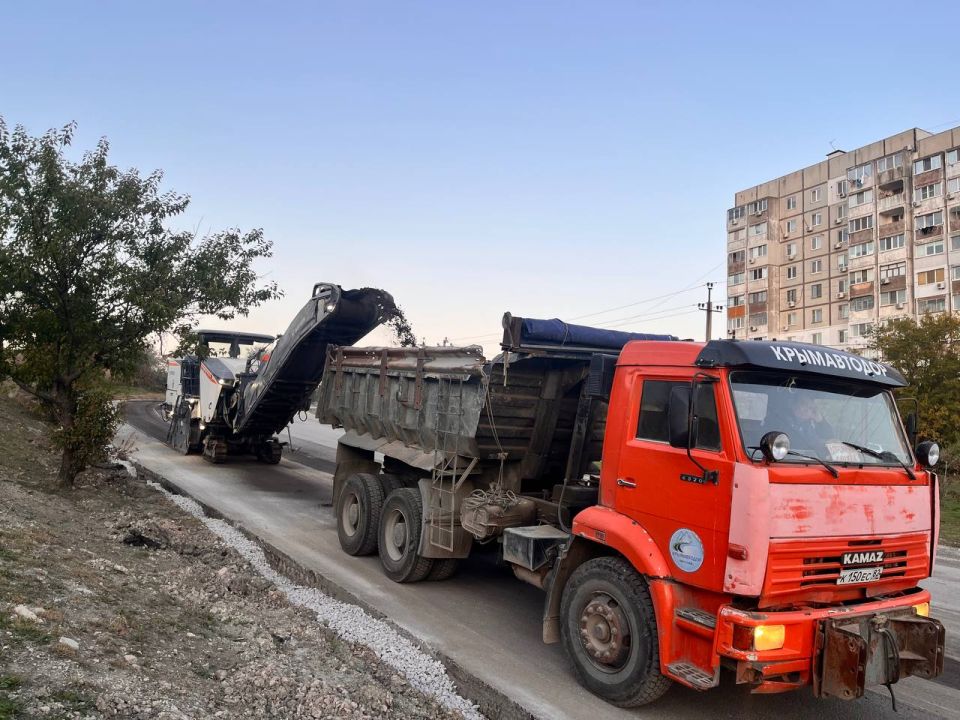 Керченский филиал ГУП РК «Крымавтодор» приступил к асфальтированию в рамках ремонта дороги по Индустриальному шоссе Керченский филиал ГУП РК «Крымавтодор» приступил к асфальтированию в рамках ремонта дороги по Индустриальному шоссе