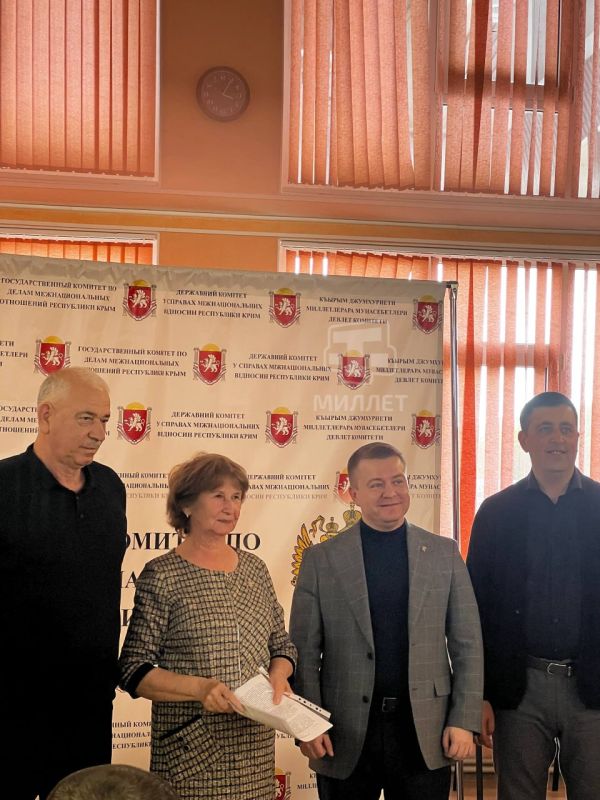 В Симферополе очередникам из числа реабилитированных народов Крыма вручили ключи от квартир В Симферополе очередникам из числа реабилитированных народов Крыма вручили ключи от квартир