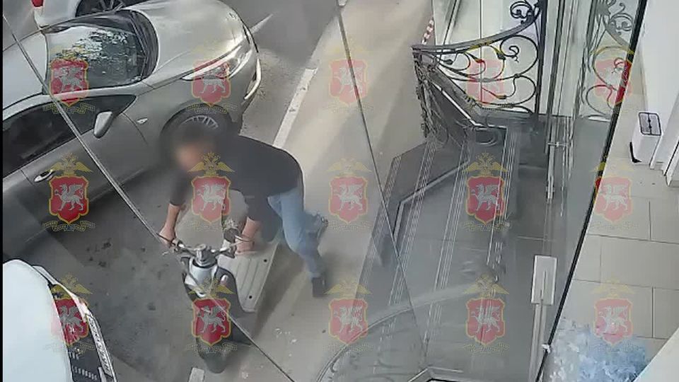 Полицейские Симферополя вернули похищенный ретро-мопед местному жителю