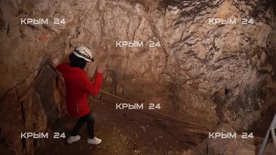 Молодые спелеологи со всей России изучают крымские пещеры