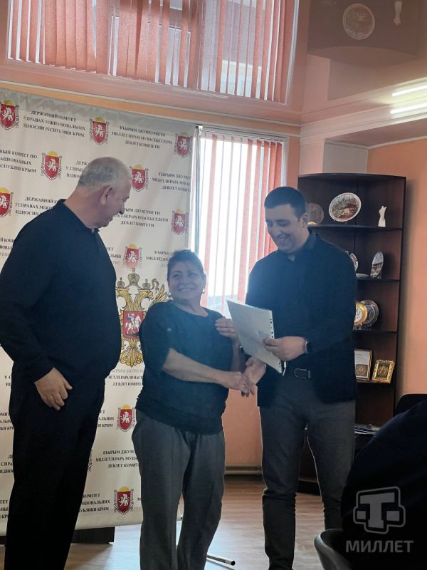 В Симферополе очередникам из числа реабилитированных народов Крыма вручили ключи от квартир В Симферополе очередникам из числа реабилитированных народов Крыма вручили ключи от квартир