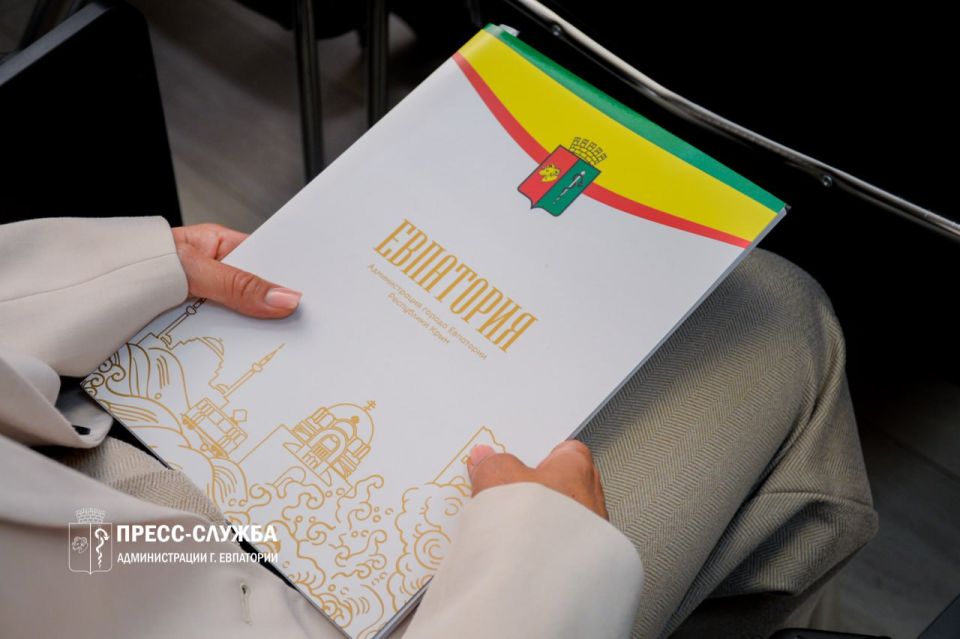 Жители Евпатории получили земельные участки и ключи от квартиры Жители Евпатории получили земельные участки и ключи от квартиры