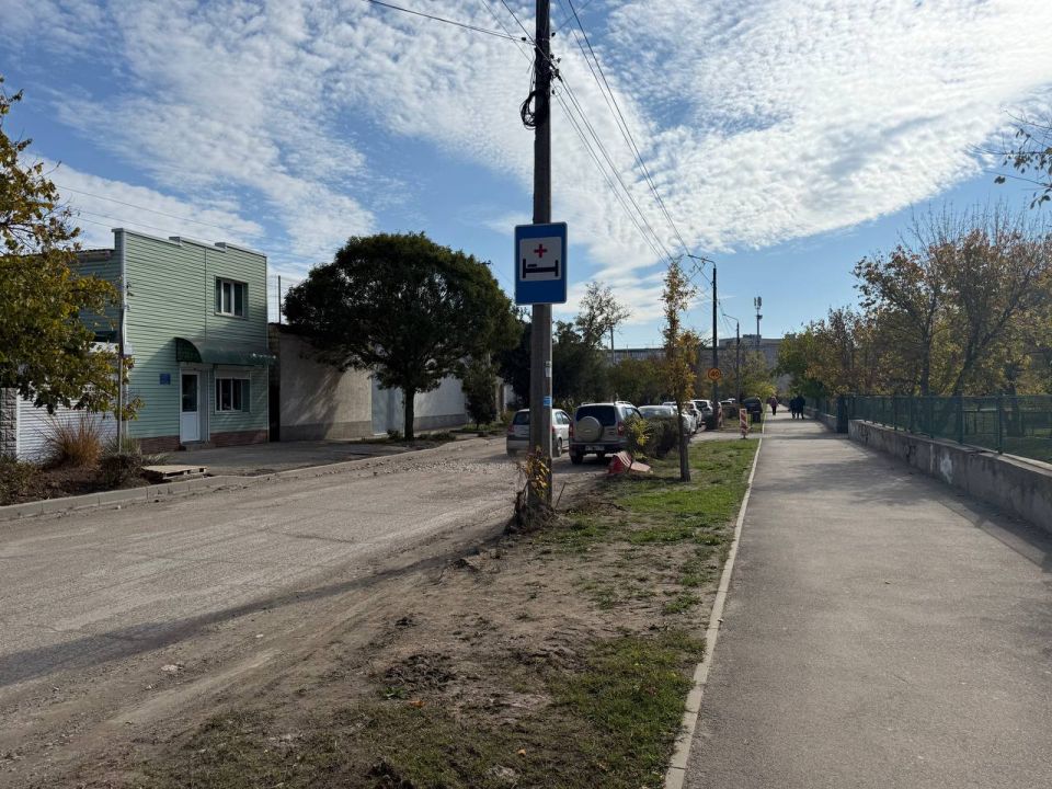 Александр Юрьев: Евпаторийцы на приёмах граждан и в социальных сетях не раз поднимали вопрос обустройства дополнительных парковочных карманов на ул. Крупской Александр Юрьев: Евпаторийцы на приёмах граждан и в социальных сетях не раз поднимали вопрос обустройства дополнительных парковочных карманов на ул. Крупской