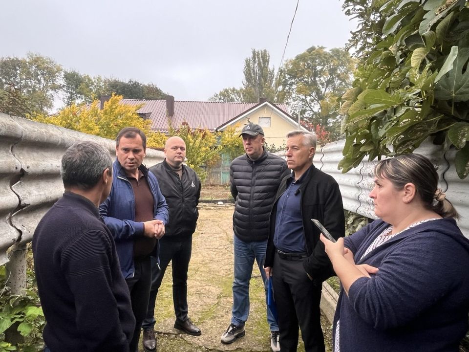 Глава администрации Олег Каторгин провел выездную встречу с жителями ул. Молодежной, 14, где обсуждались проблемы подачи теплоснабжения и отсутствие отопления в ряде квартир Глава администрации Олег Каторгин провел выездную встречу с жителями ул. Молодежной, 14, где обсуждались проблемы подачи теплоснабжения и отсутствие отопления в ряде квартир