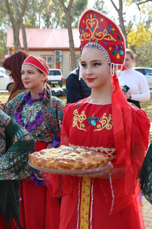 Ольга Урайкина: Продолжая свою рабочую поездку Владимир Константинов посетил набережную в с. Песчаном, где участников встречала Елена Кузнецова, глава администрации Песчановского сельского поселения Ольга Урайкина: Продолжая свою рабочую поездку Владимир Константинов посетил набережную в с. Песчаном, где участников встречала Елена Кузнецова, глава администрации Песчановского сельского поселения