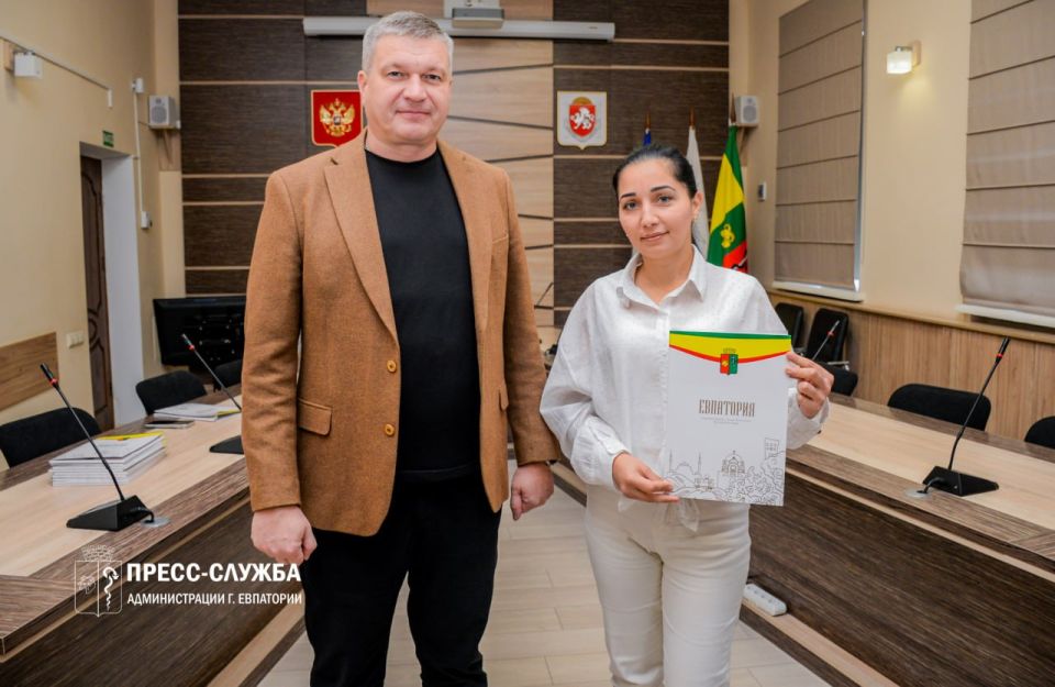 Жители Евпатории получили земельные участки и ключи от квартиры Жители Евпатории получили земельные участки и ключи от квартиры