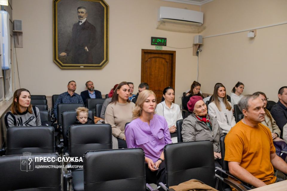 Жители Евпатории получили земельные участки и ключи от квартиры Жители Евпатории получили земельные участки и ключи от квартиры