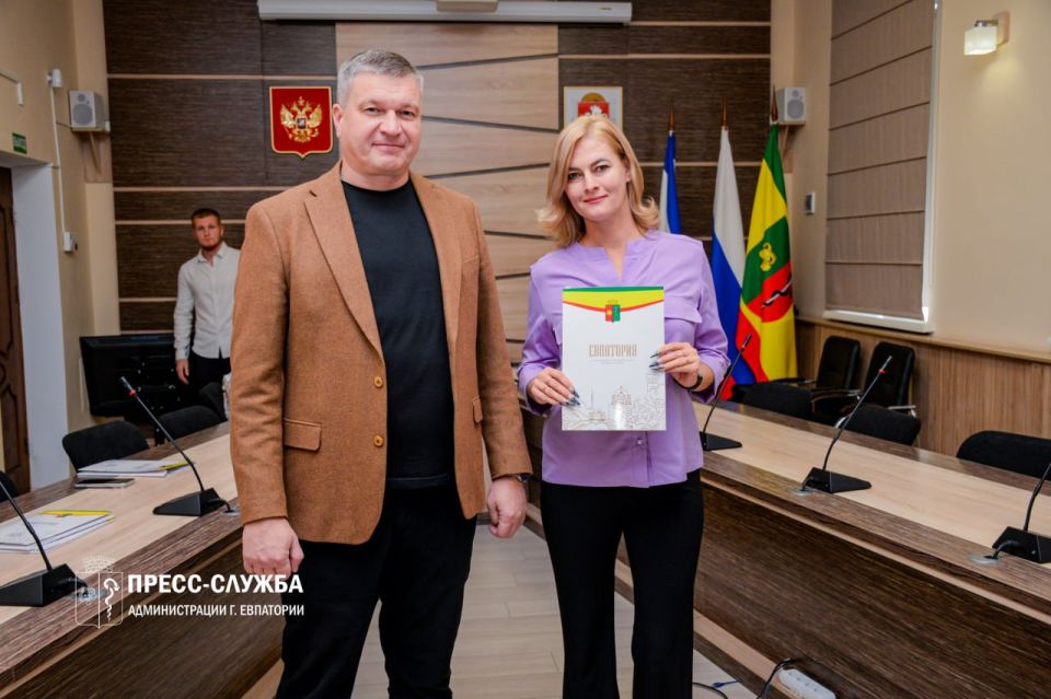 Жители Евпатории получили земельные участки и ключи от квартиры Жители Евпатории получили земельные участки и ключи от квартиры