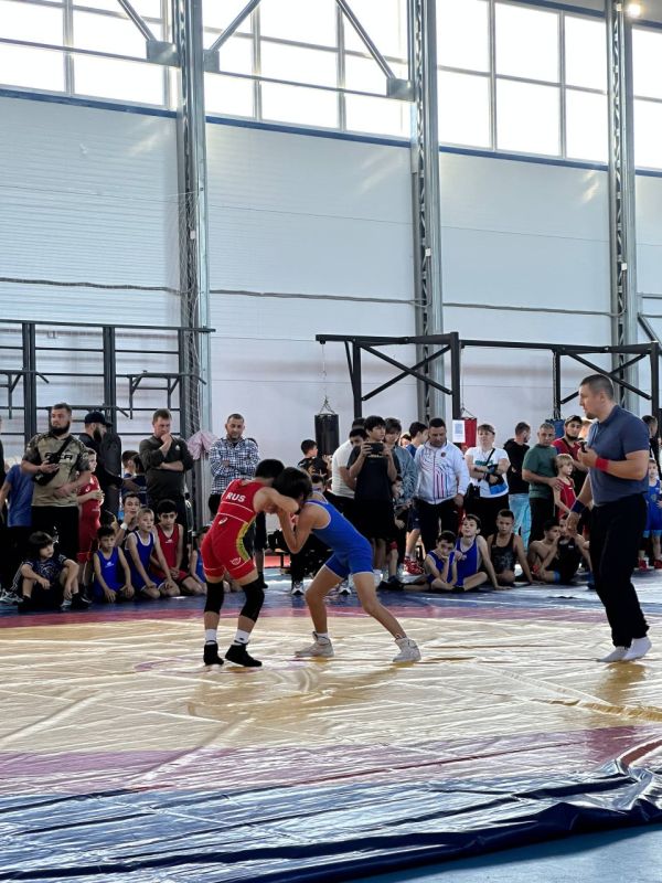 Денис Олейник: Сегодня в поселке Раздольное на базе физкультурно-оздоровительного комплекса проходит Х юбилейный Муниципальный турнир по греко-римской борьбе в честь Мастера спорта Советского Союза Патыка Валерия Семёновича... Денис Олейник: Сегодня в поселке Раздольное на базе физкультурно-оздоровительного комплекса проходит Х юбилейный Муниципальный турнир по греко-римской борьбе в честь Мастера спорта Советского Союза Патыка Валерия Семёновича...