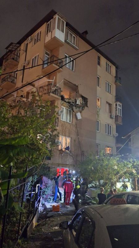 Режим локальной ЧС ввели после взрыва газа в многоэтажке в Сочи Режим локальной ЧС ввели после взрыва газа в многоэтажке в Сочи